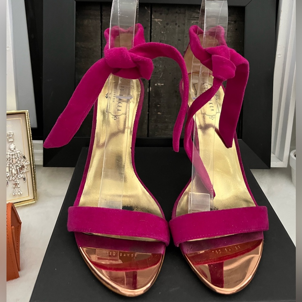 TED BAKER London Sackina Fuschia Pink Single Strap Suede Self Ankle Tie 39